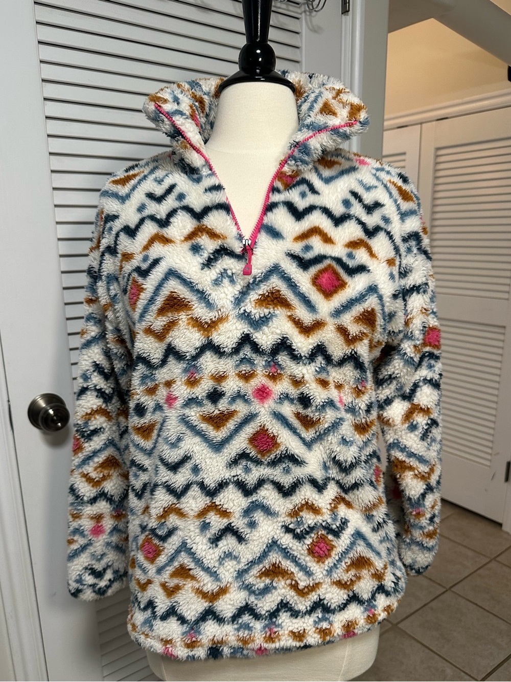 Eddie Bauer White Sherpa Pullover with Navy, Brown & Pink Geo Print